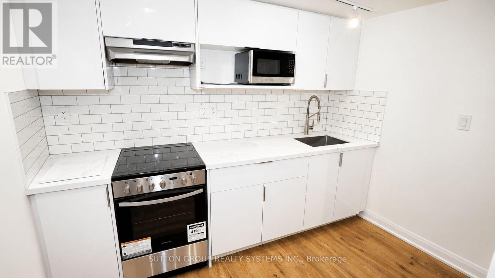 616 Rogers Road, Toronto, Ontario M6M 1B8 - Photo 9 - W13627386