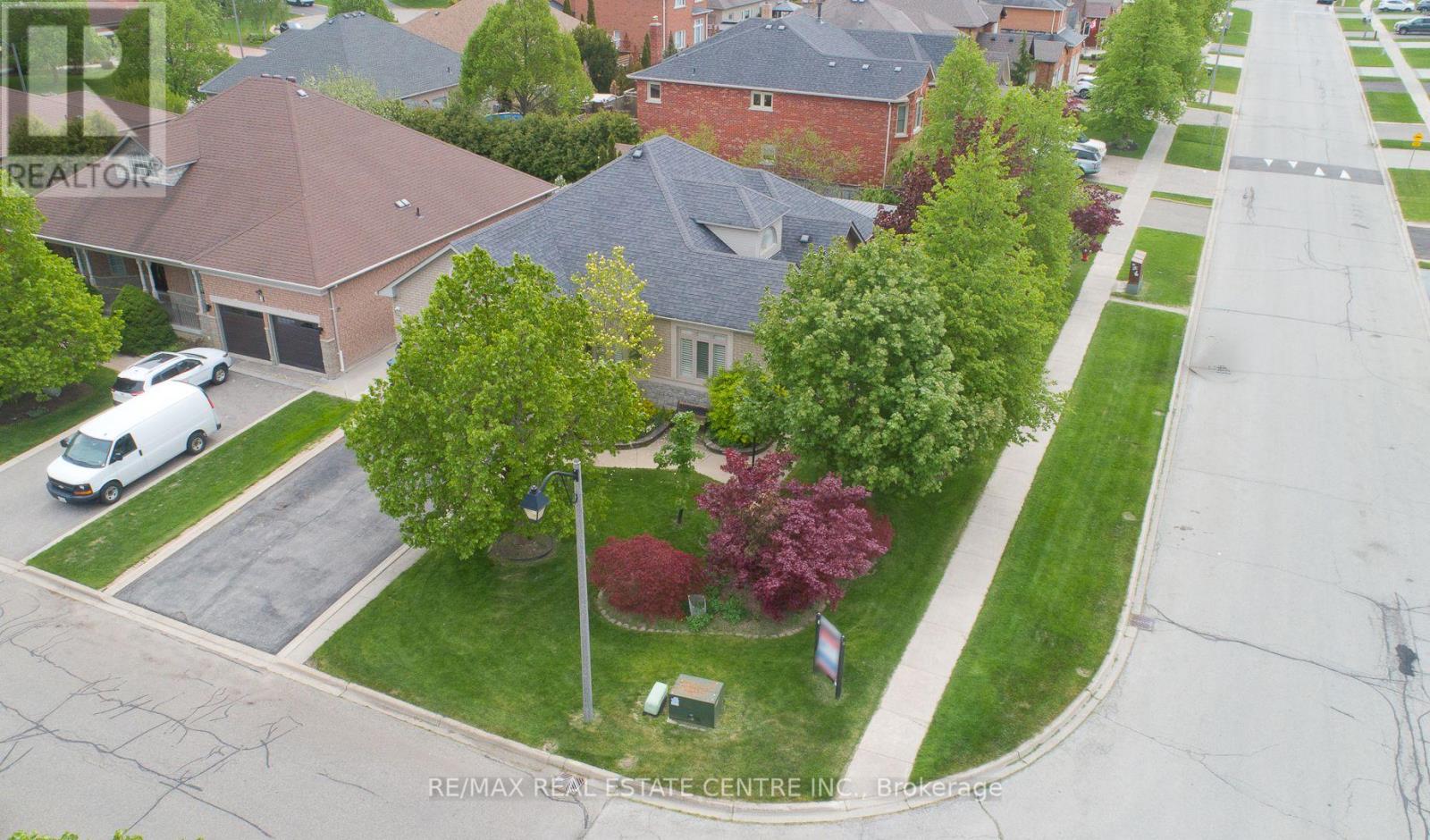 1 Kirkwood Crescent, Caledon, Ontario  L7C 1A5 - Photo 3 - W13629180
