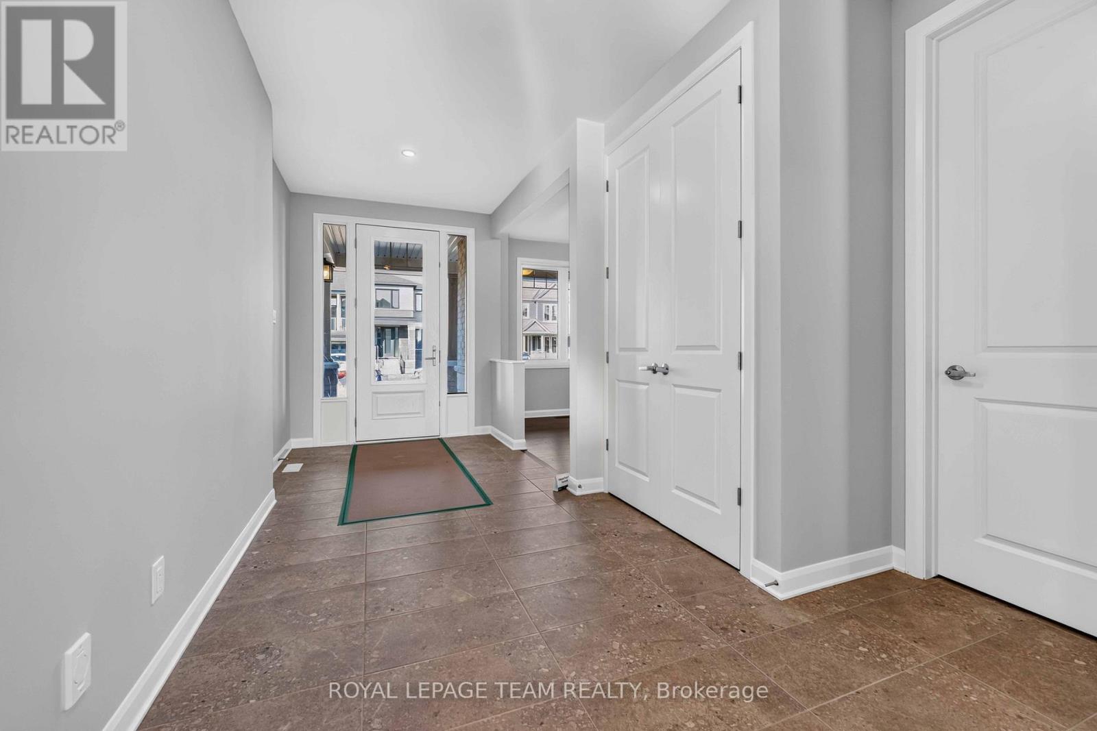 2002 Wanderer Avenue, Ottawa, Ontario  K4M 0X3 - Photo 2 - X12394368