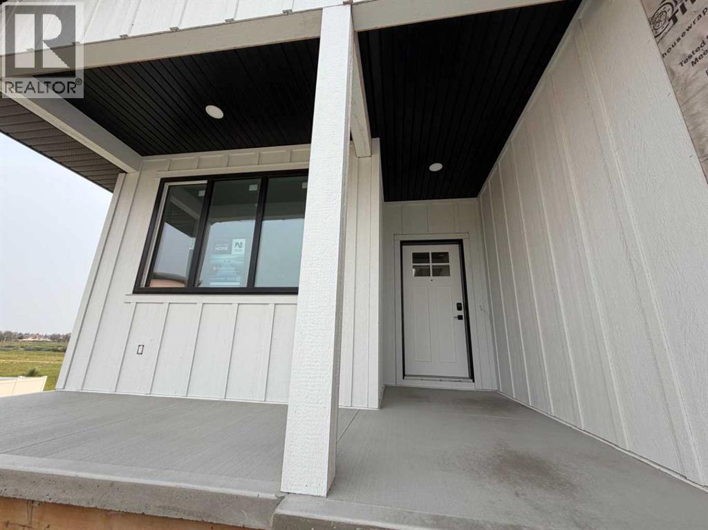 37 Maclean Close, Blackfalds, Alberta  T4M 0H4 - Photo 2 - A2304807