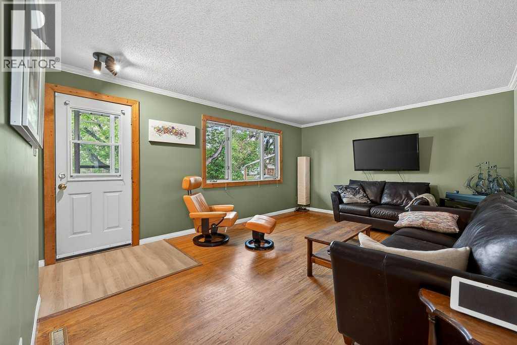 1632 Robson Crescent SE, Calgary, Alberta  T2A 1Y7 - Photo 2 - A2316092