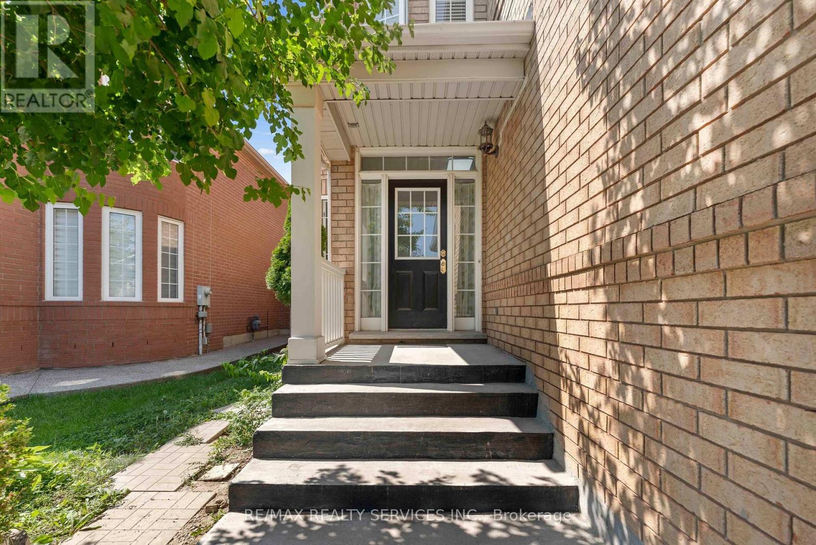 3696 Waterfall Crescent, Mississauga, Ontario  L5N 8G8 - Photo 3 - W13628986