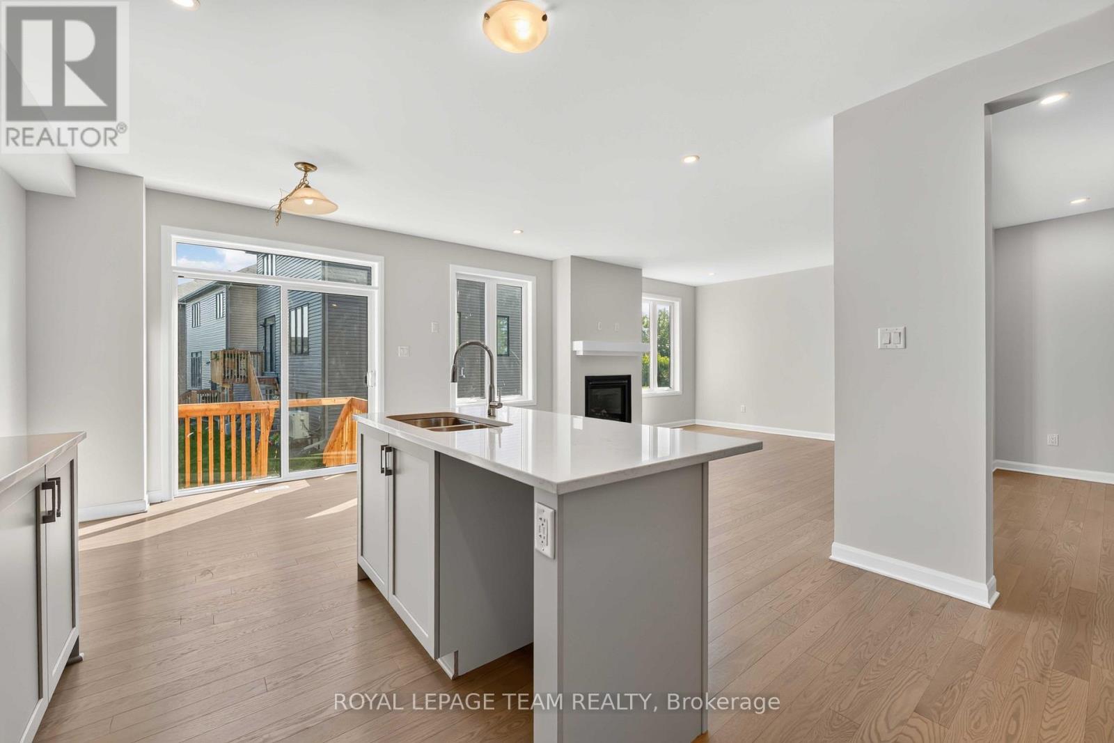 902 Locomotion Lane, Ottawa, Ontario  K2V 0V1 - Photo 10 - X12421933