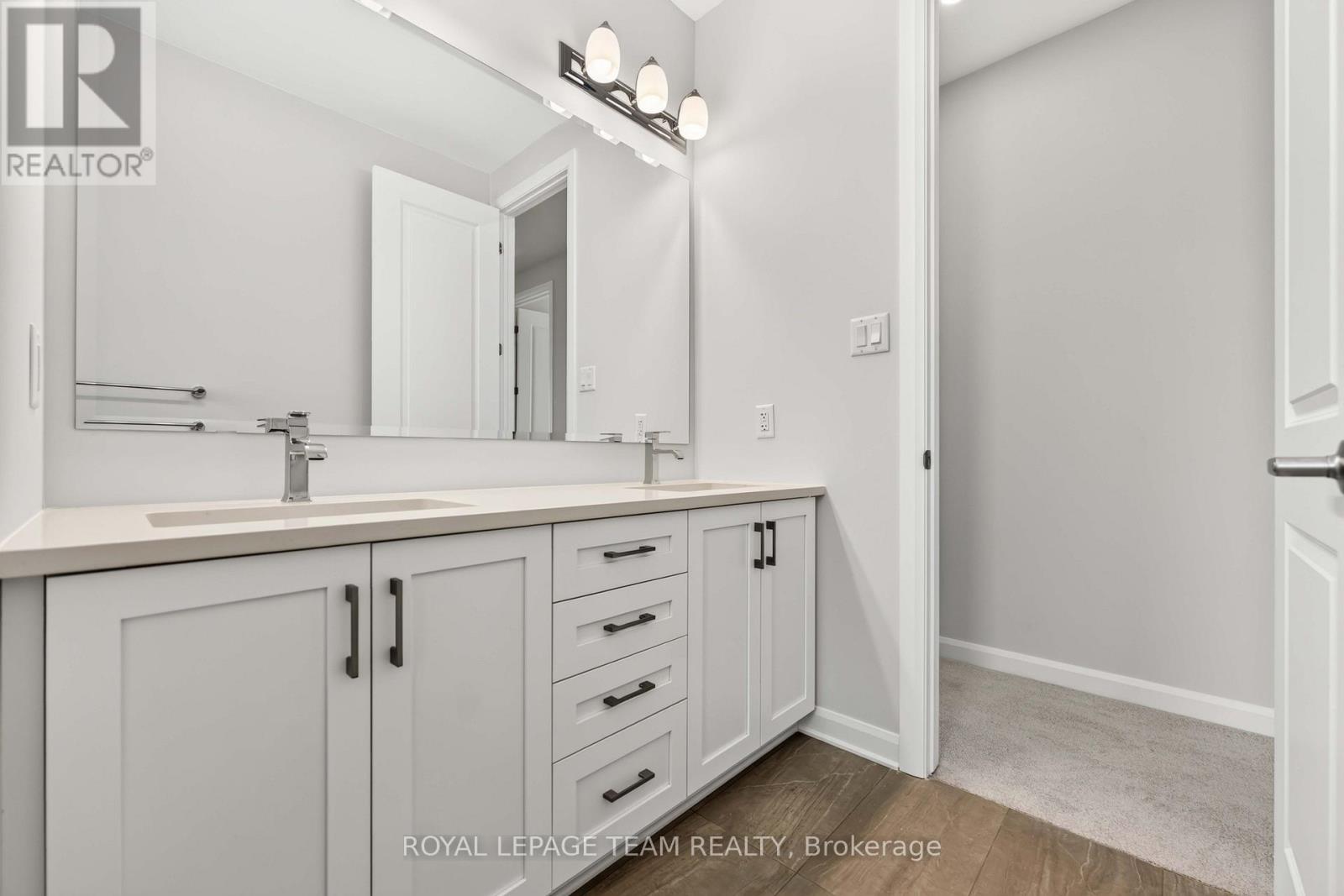 902 Locomotion Lane, Ottawa, Ontario  K2V 0V1 - Photo 13 - X12421933