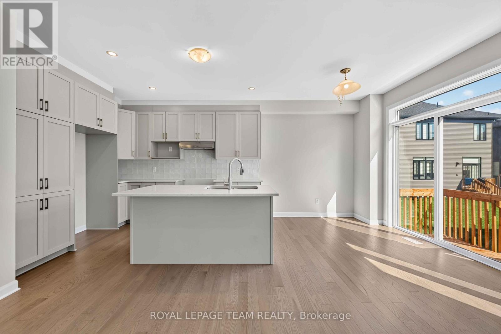 902 Locomotion Lane, Ottawa, Ontario  K2V 0V1 - Photo 8 - X12421933