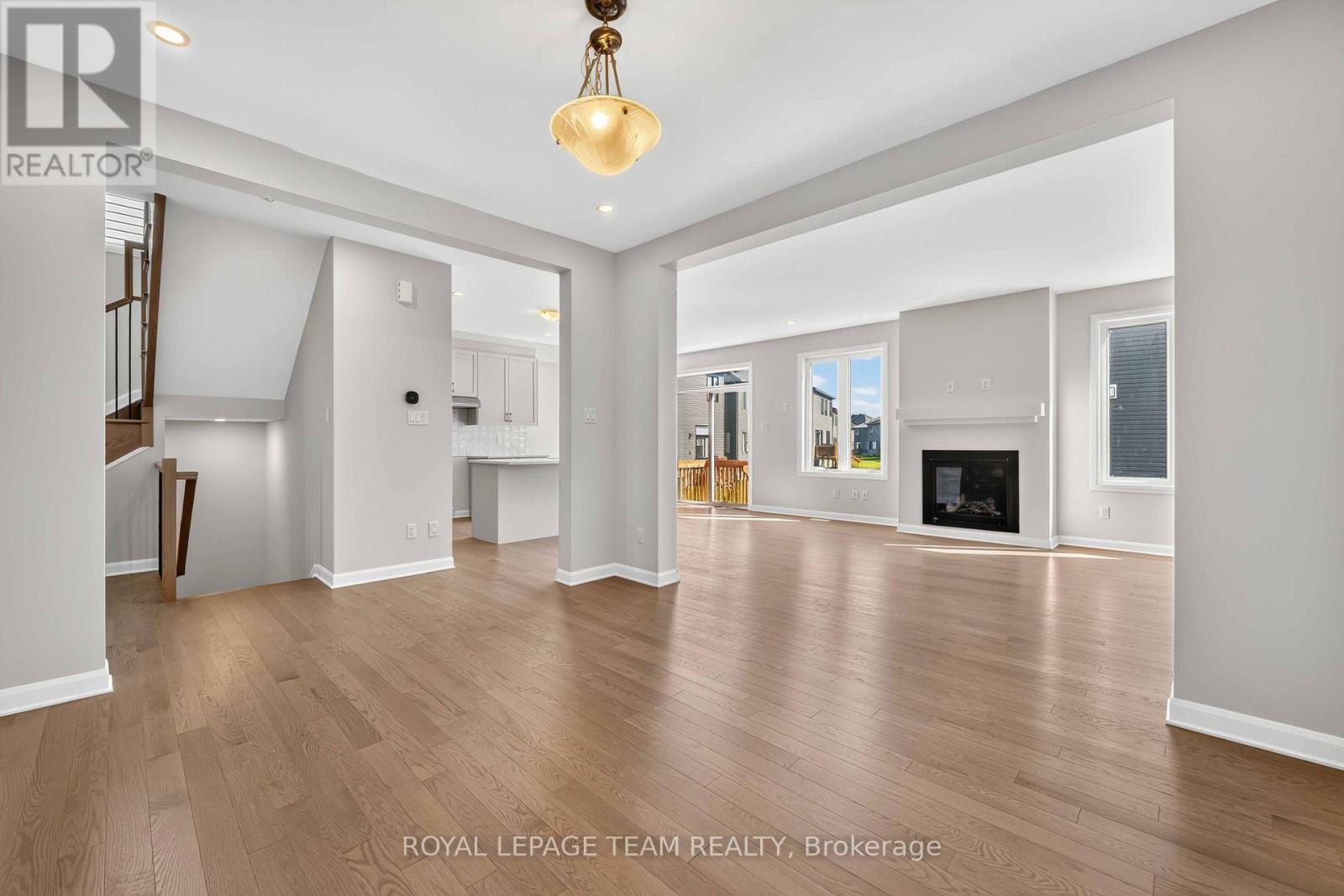 902 Locomotion Lane, Ottawa, Ontario  K2V 0V1 - Photo 6 - X12421933