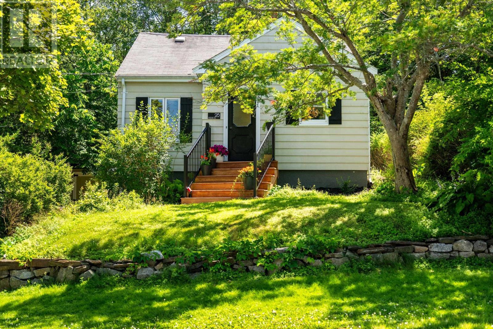 25 Edgehill Road, Halifax, Nova Scotia