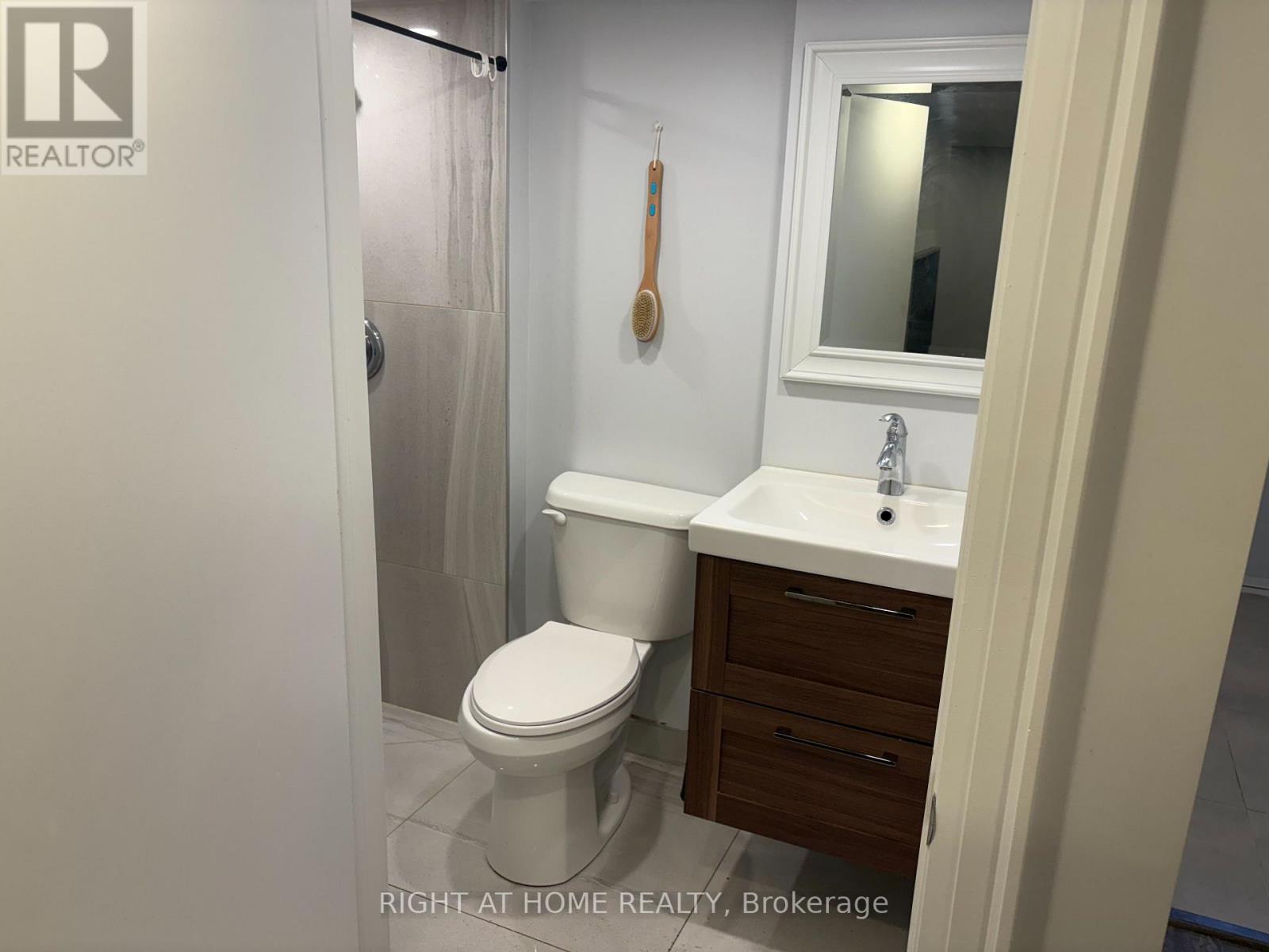 Lower - 39 Amherst Avenue, Toronto, Ontario  M6E 1Z2 - Photo 12 - C13629294