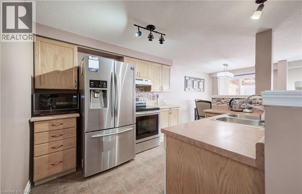 27 Bridlewreath Street, Kitchener, Ontario  N2E 3V5 - Photo 6 - 40851299