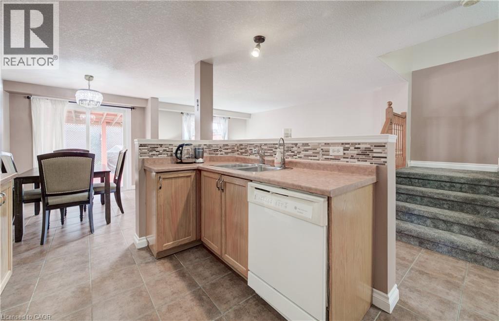 27 Bridlewreath Street, Kitchener, Ontario  N2E 3V5 - Photo 9 - 40851299