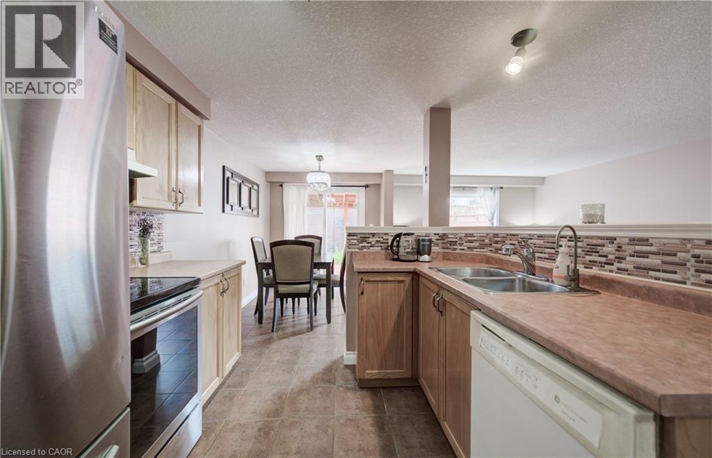 27 Bridlewreath Street, Kitchener, Ontario  N2E 3V5 - Photo 7 - 40851299