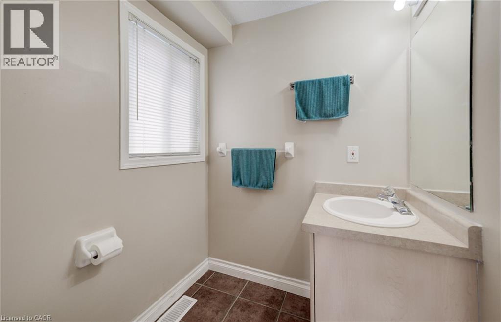 27 Bridlewreath Street, Kitchener, Ontario  N2E 3V5 - Photo 16 - 40851299