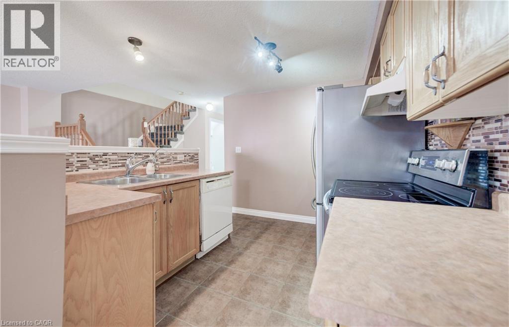 27 Bridlewreath Street, Kitchener, Ontario  N2E 3V5 - Photo 8 - 40851299