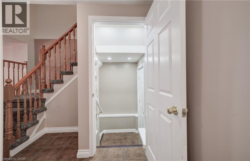 27 Bridlewreath Street, Kitchener, Ontario  N2E 3V5 - Photo 4 - 40851299