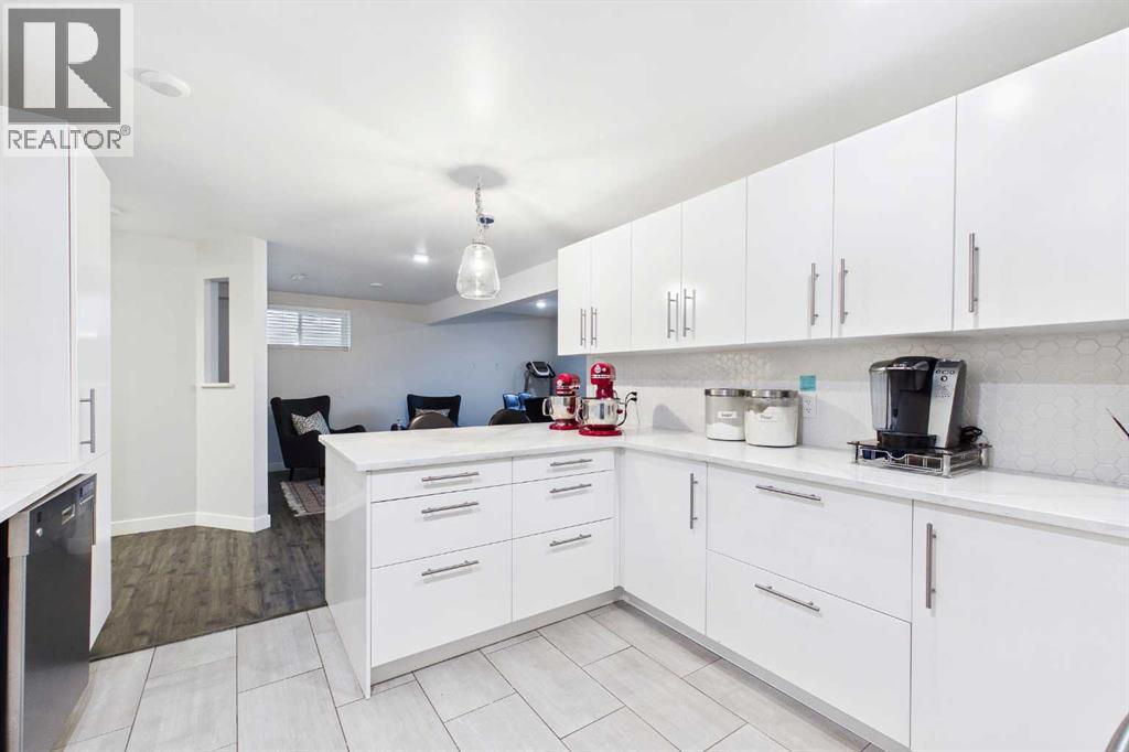 279 Valley Brook Circle NW, Calgary, Alberta  T3B 5S4 - Photo 35 - A2317039