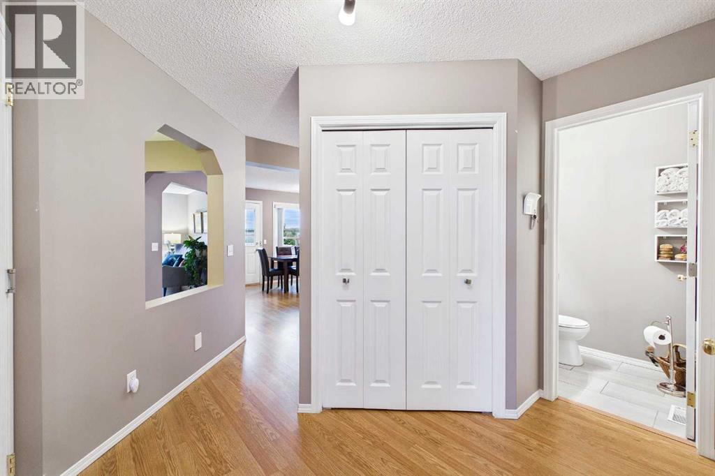 279 Valley Brook Circle NW, Calgary, Alberta  T3B 5S4 - Photo 16 - A2317039