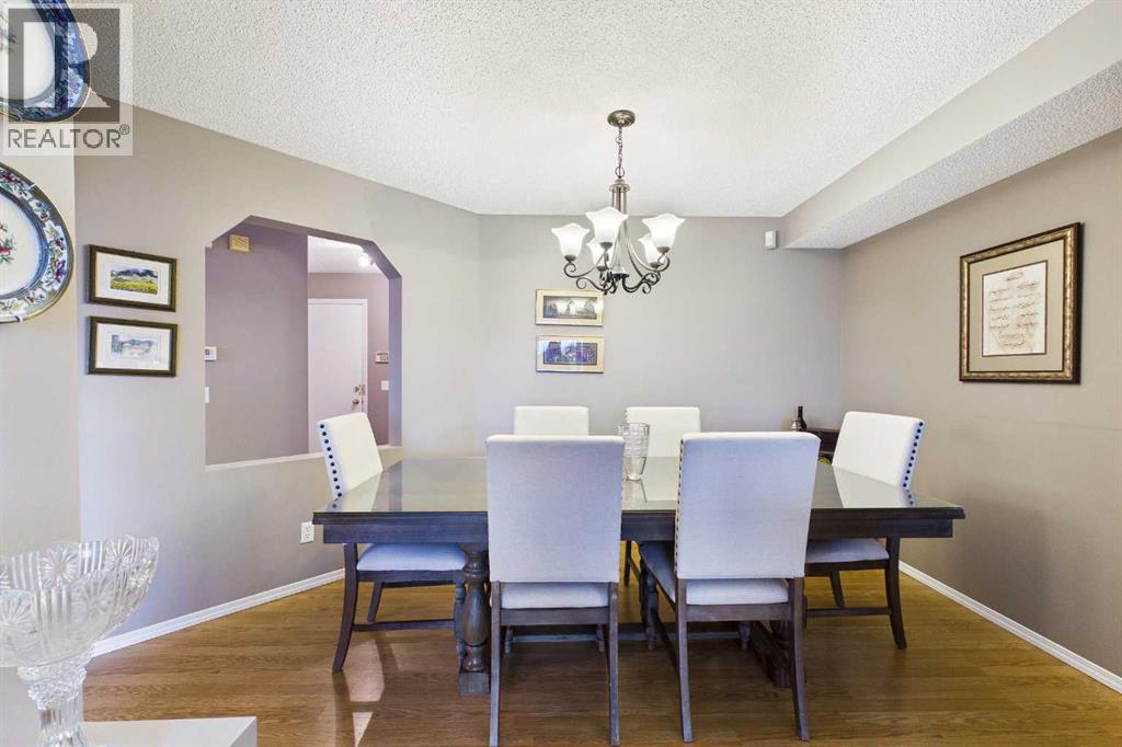 279 Valley Brook Circle NW, Calgary, Alberta  T3B 5S4 - Photo 9 - A2317039