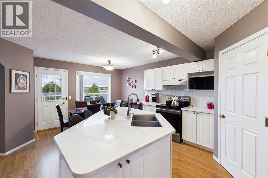 279 Valley Brook Circle NW, Calgary, Alberta  T3B 5S4 - Photo 11 - A2317039