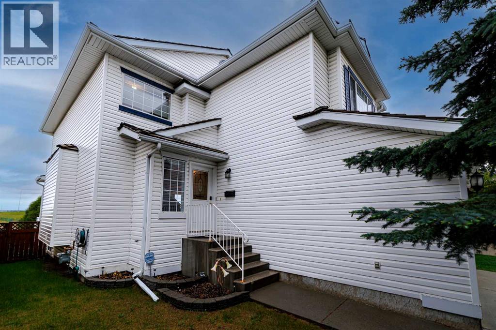 279 Valley Brook Circle NW, Calgary, Alberta  T3B 5S4 - Photo 3 - A2317039