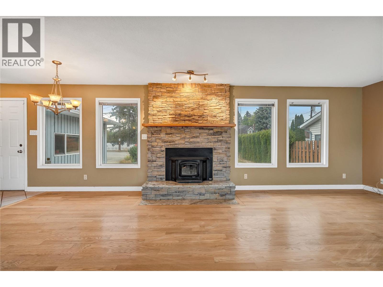 126 Lee Avenue, Penticton, British Columbia  V2A 3V8 - Photo 8 - 10388798