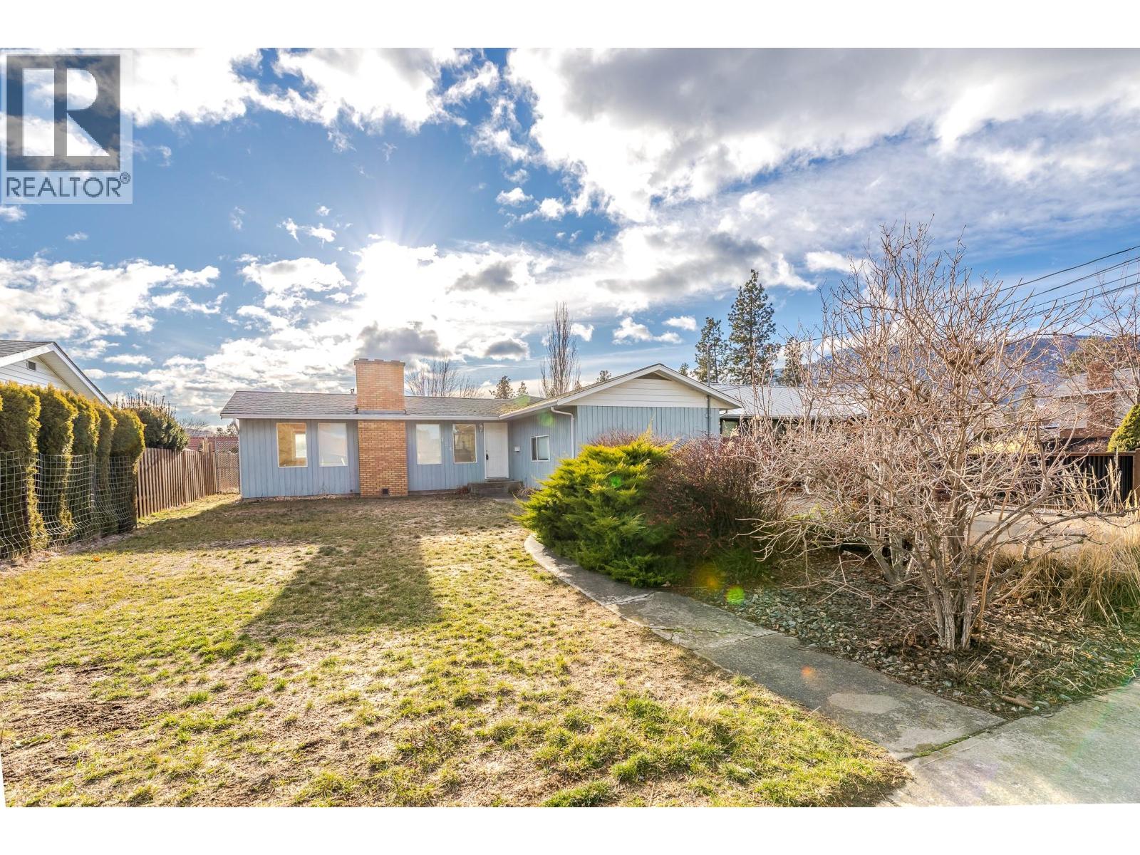 126 Lee Avenue, Penticton, British Columbia  V2A 3V8 - Photo 2 - 10388798