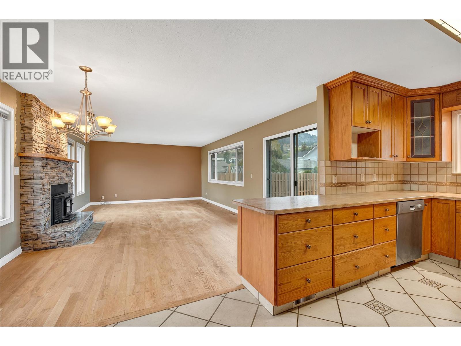 126 Lee Avenue, Penticton, British Columbia  V2A 3V8 - Photo 4 - 10388798