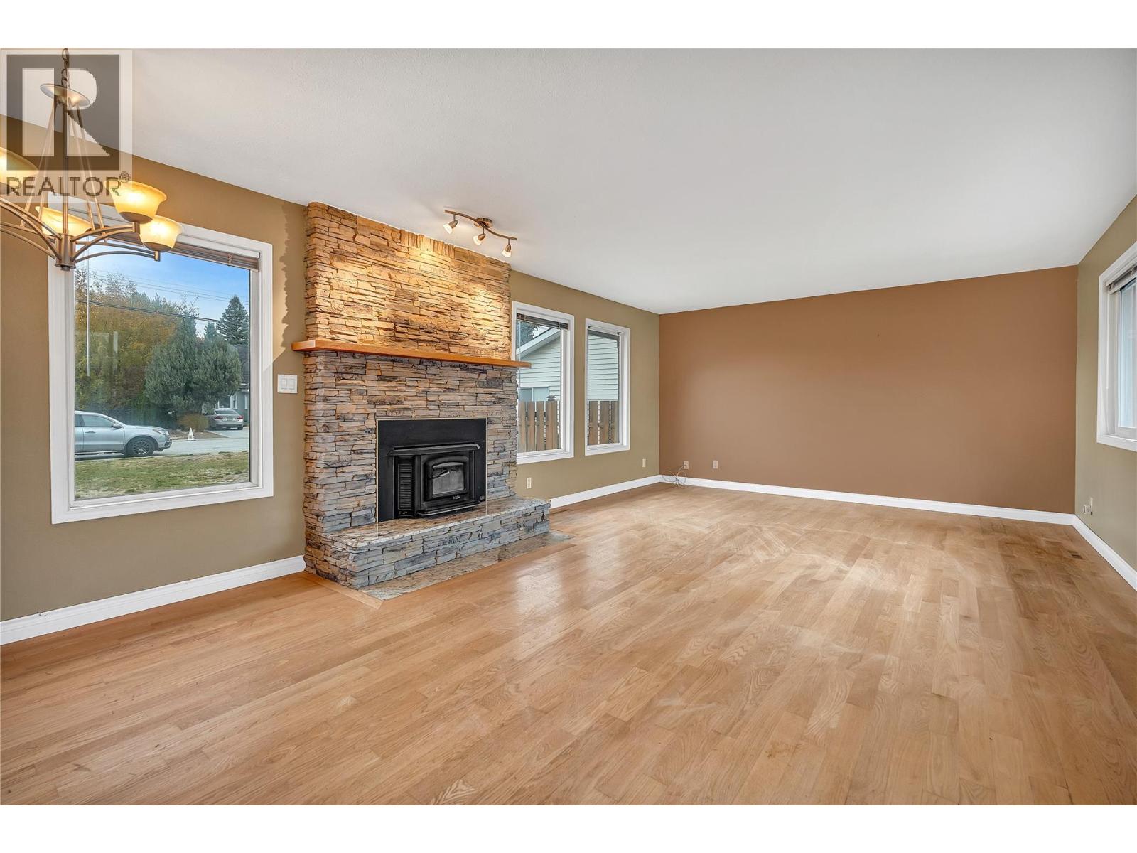 126 Lee Avenue, Penticton, British Columbia  V2A 3V8 - Photo 3 - 10388798