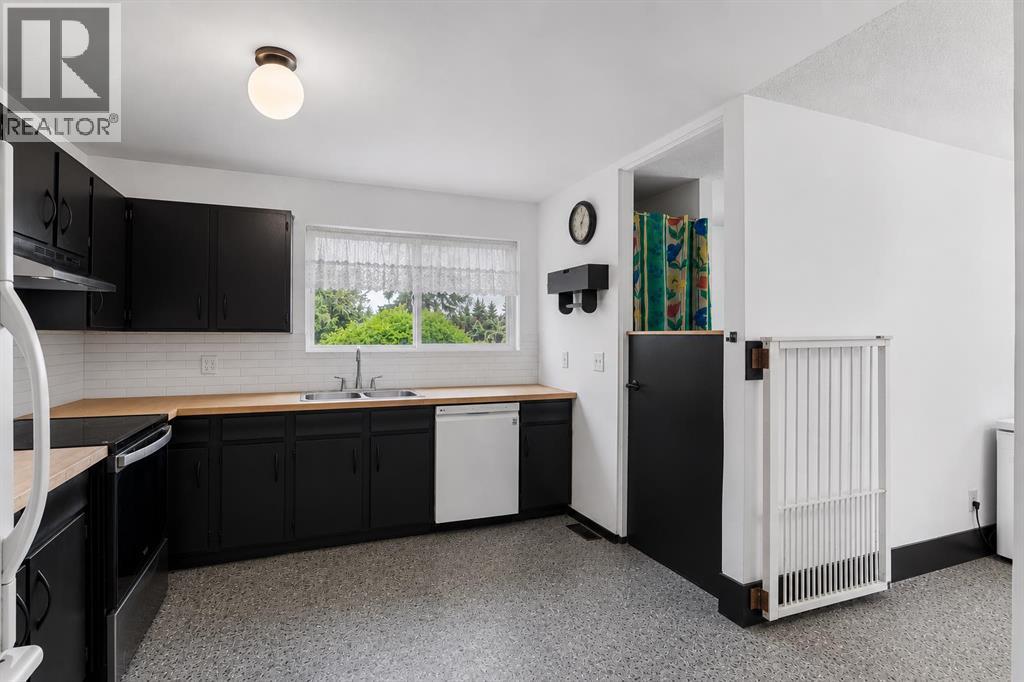 2524 106 Avenue Sw, Calgary, Alberta  T2W 2H9 - Photo 7 - A2325326