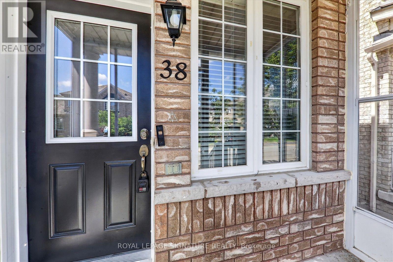 38 COLELUKE LANE, Markham, Ontario