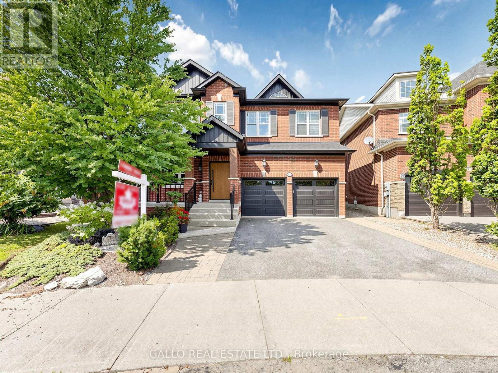 111 Pondmede Crescent, Whitchurch-Stouffville, Ontario  L4A 0E3 - Photo 2 - N13629298