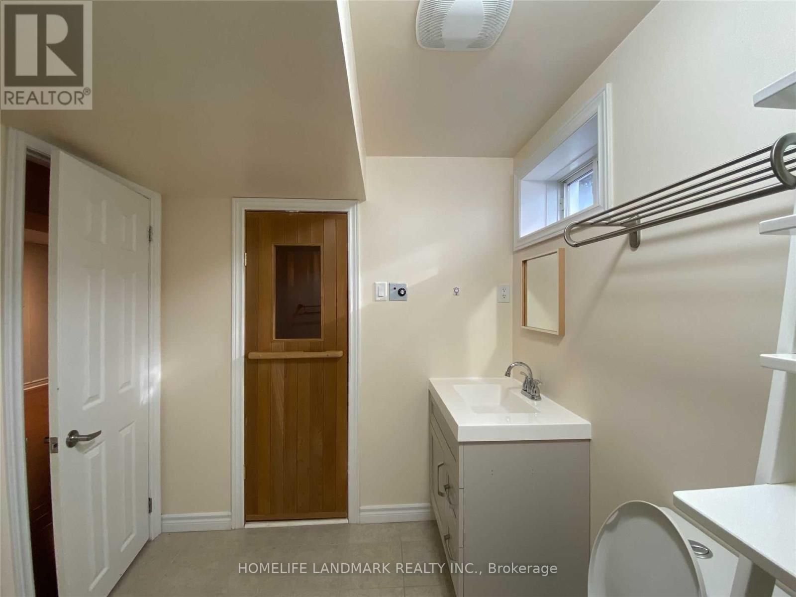 Lower - 32 Escapade Drive, Richmond Hill, Ontario L4E 4X7 - Photo 11 - N13629322