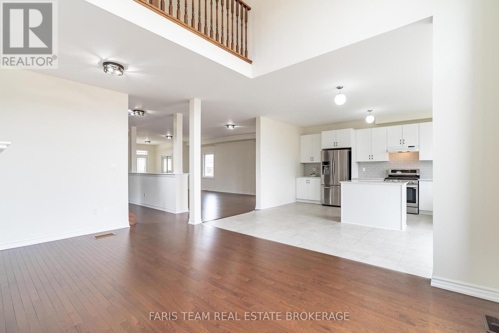 33 Pearl Street, Wasaga Beach, Ontario  L9Z 0G9 - Photo 15 - S13629264