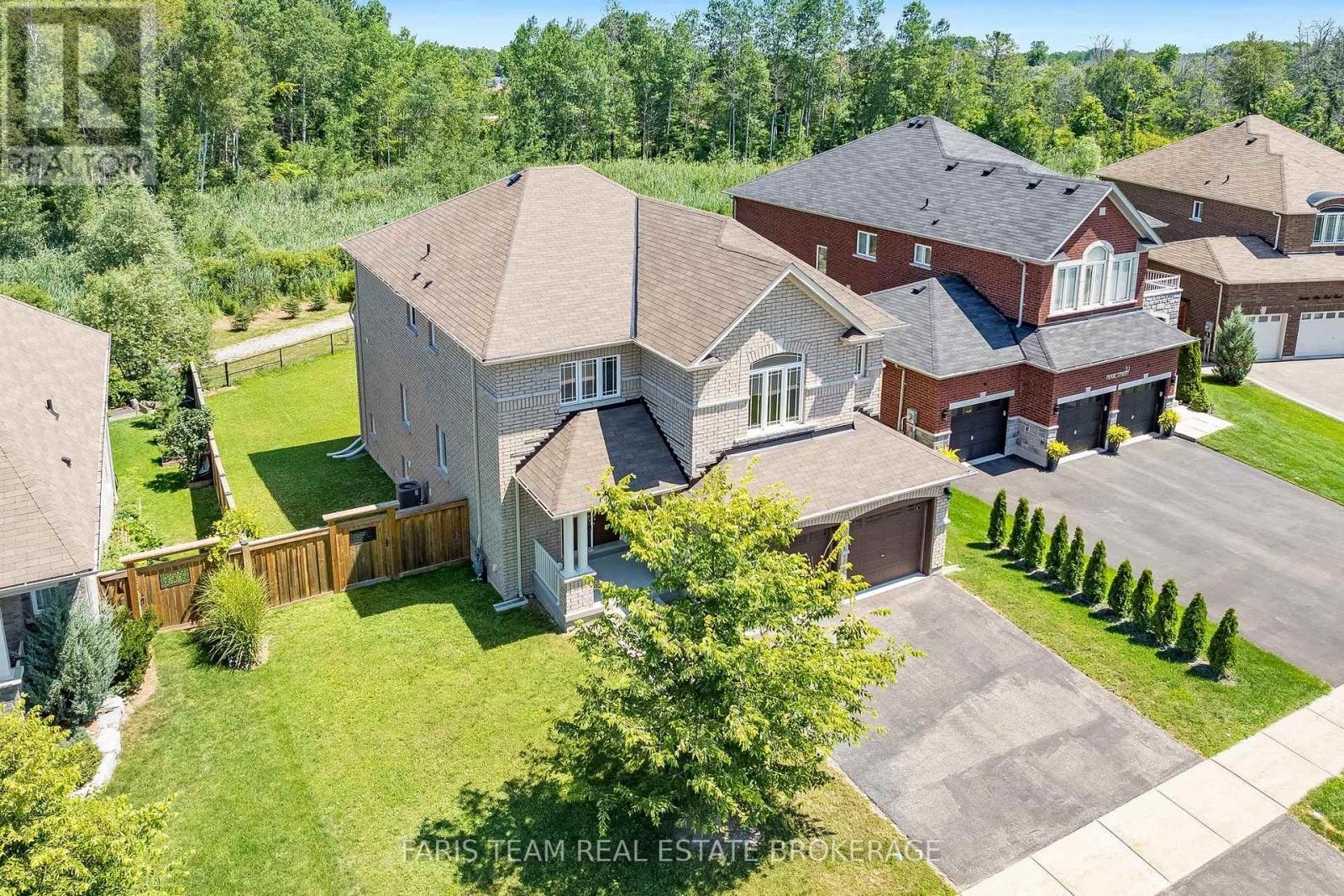 33 Pearl Street, Wasaga Beach, Ontario  L9Z 0G9 - Photo 2 - S13629264