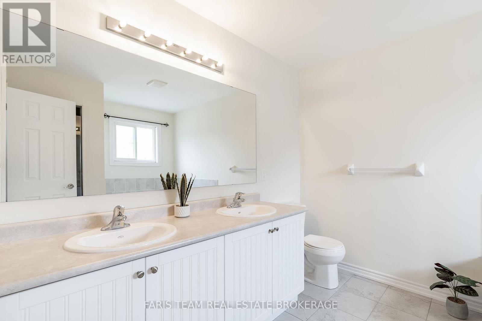 33 Pearl Street, Wasaga Beach, Ontario  L9Z 0G9 - Photo 22 - S13629264