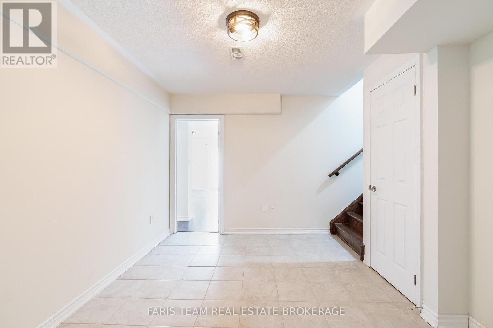 33 Pearl Street, Wasaga Beach, Ontario  L9Z 0G9 - Photo 33 - S13629264