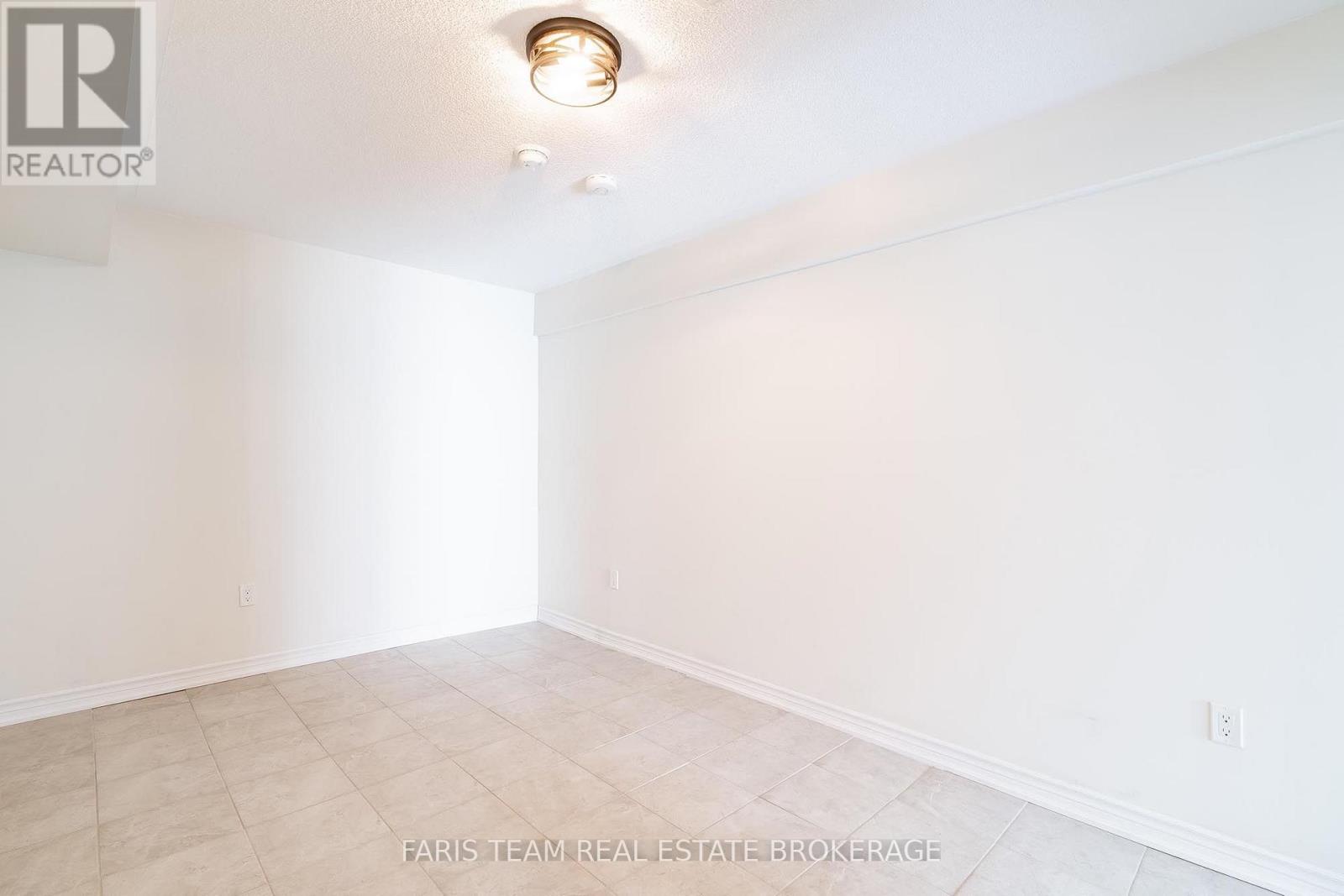 33 Pearl Street, Wasaga Beach, Ontario  L9Z 0G9 - Photo 34 - S13629264