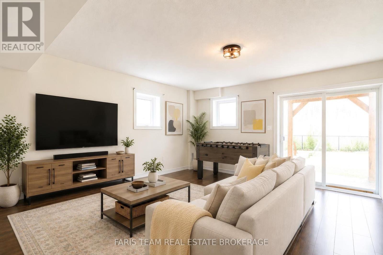 33 Pearl Street, Wasaga Beach, Ontario  L9Z 0G9 - Photo 35 - S13629264