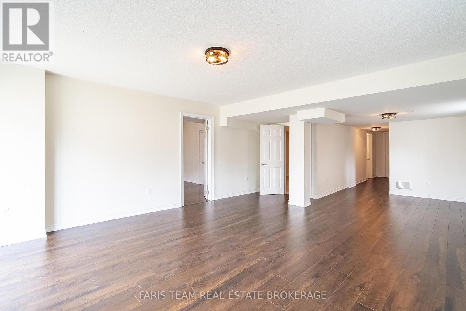 33 Pearl Street, Wasaga Beach, Ontario  L9Z 0G9 - Photo 37 - S13629264