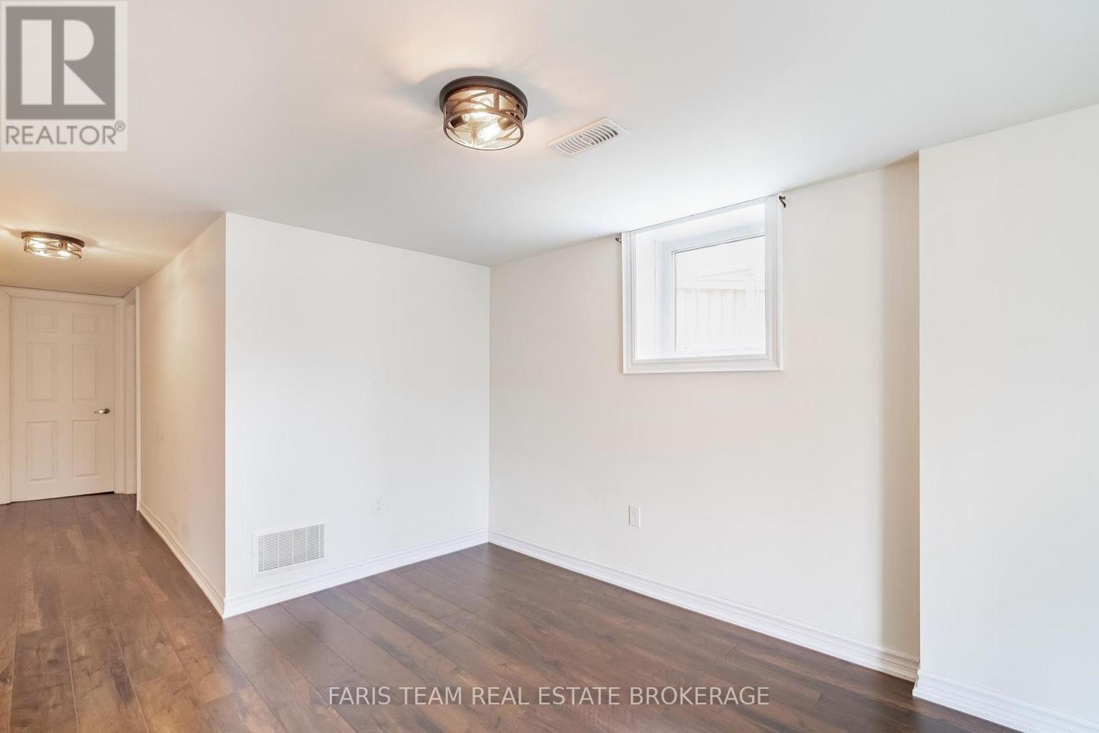 33 Pearl Street, Wasaga Beach, Ontario  L9Z 0G9 - Photo 39 - S13629264