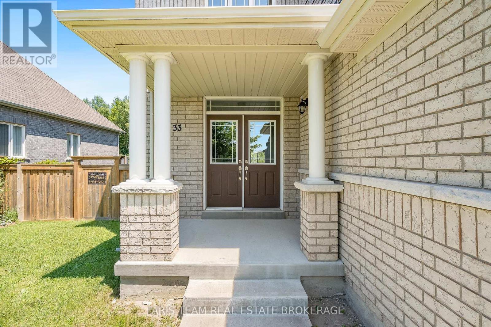 33 Pearl Street, Wasaga Beach, Ontario  L9Z 0G9 - Photo 4 - S13629264