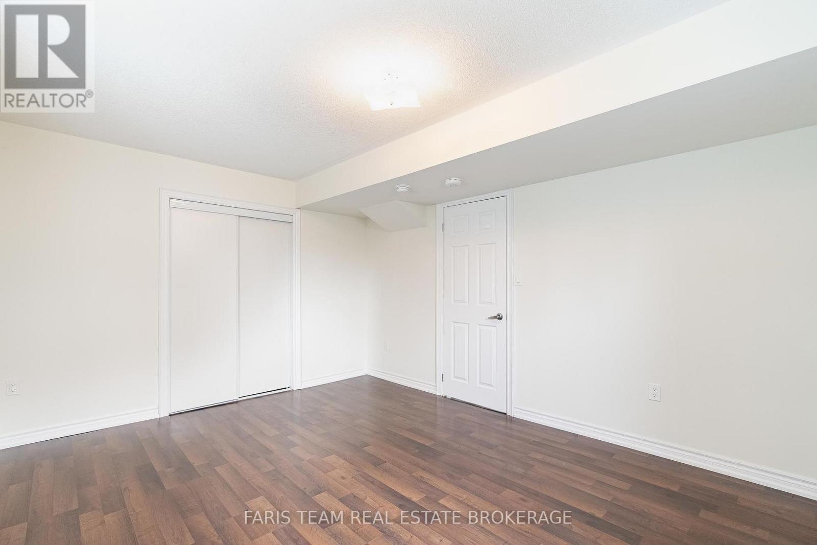 33 Pearl Street, Wasaga Beach, Ontario  L9Z 0G9 - Photo 41 - S13629264