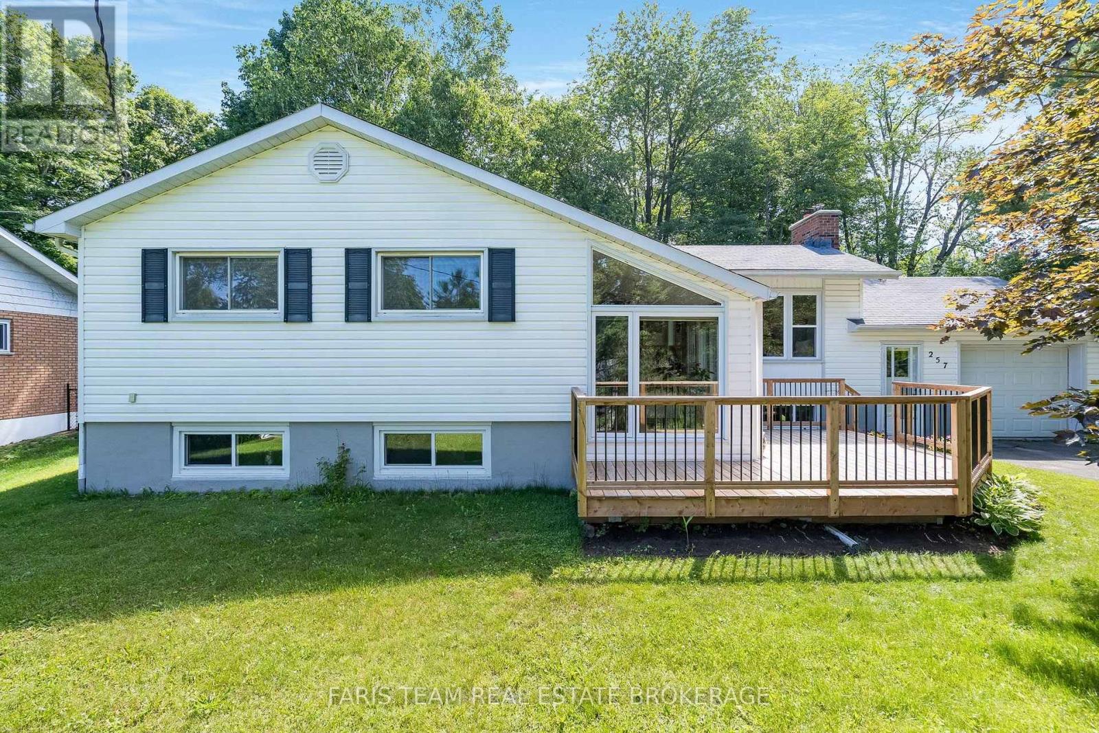 257 Church Street, Penetanguishene, Ontario  L9M 1G6 - Photo 3 - S13629316