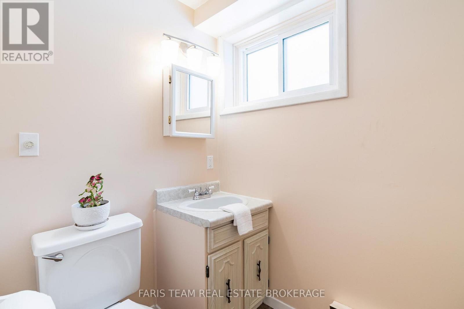 257 Church Street, Penetanguishene, Ontario  L9M 1G6 - Photo 33 - S13629316
