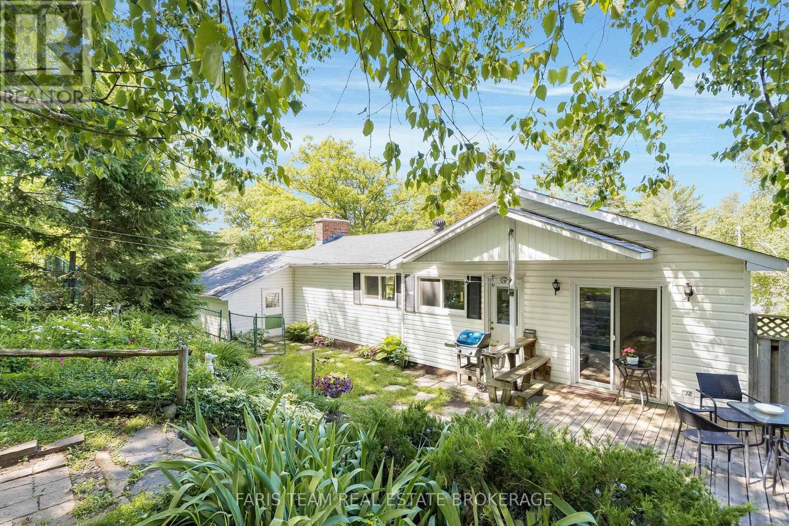 257 Church Street, Penetanguishene, Ontario  L9M 1G6 - Photo 37 - S13629316