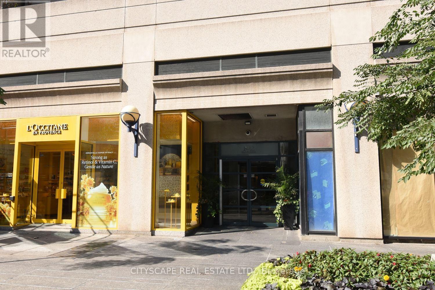 903 BLOOR STREET, Toronto, Ontario