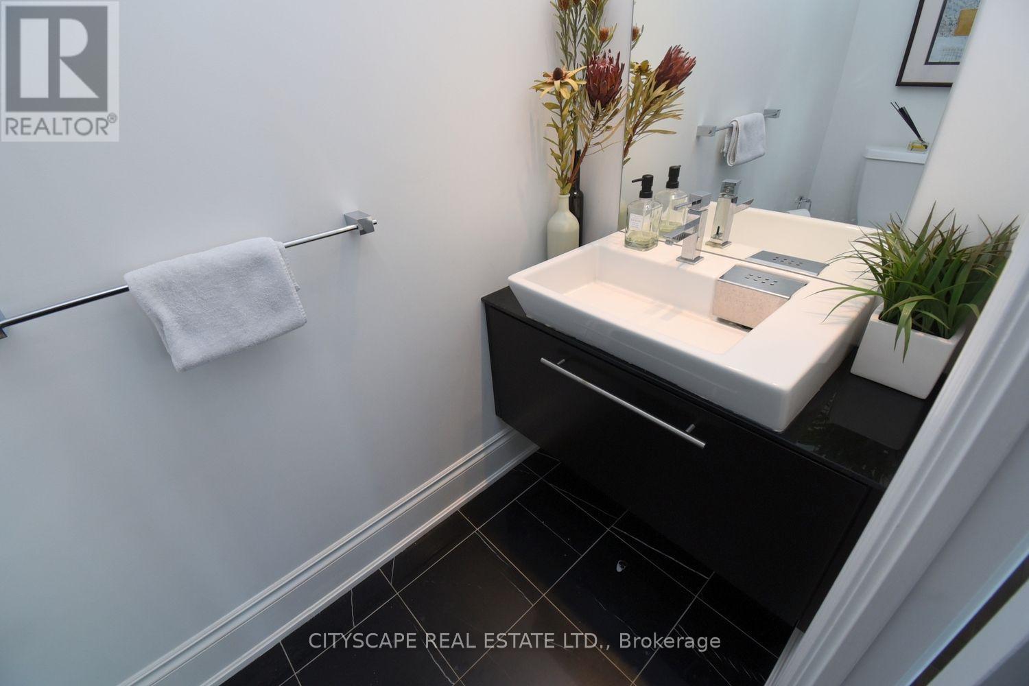 903 Bloor Street, Toronto, Ontario  M5S 1M8 - Photo 18 - W13629258