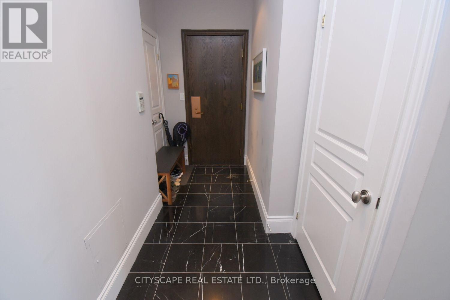 903 Bloor Street, Toronto, Ontario  M5S 1M8 - Photo 2 - W13629258