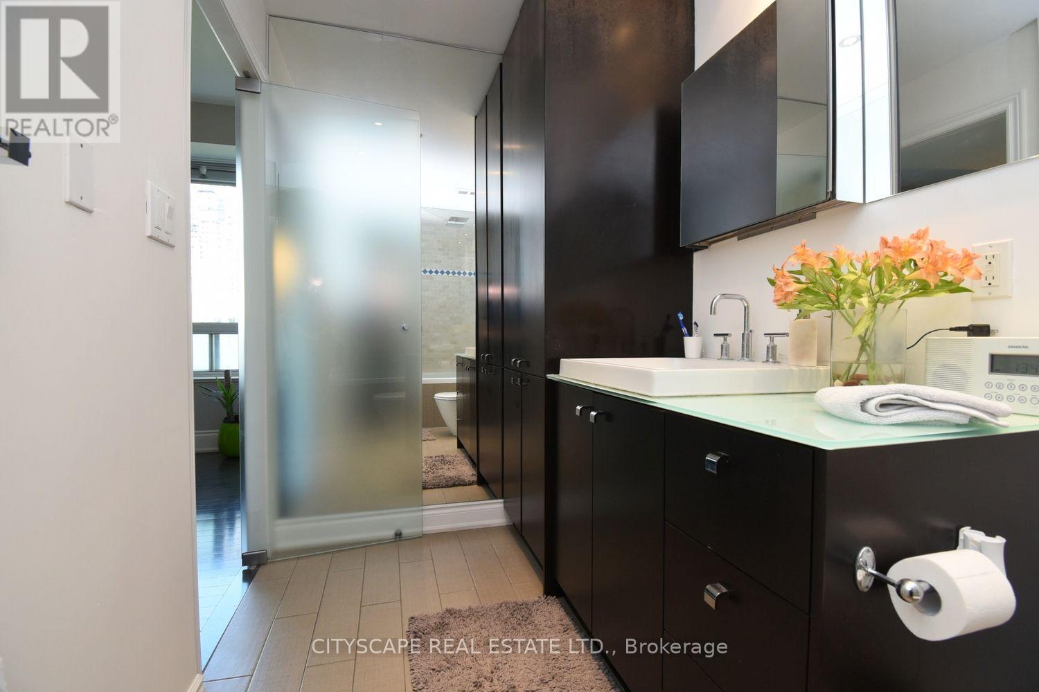 903 Bloor Street, Toronto, Ontario  M5S 1M8 - Photo 22 - W13629258