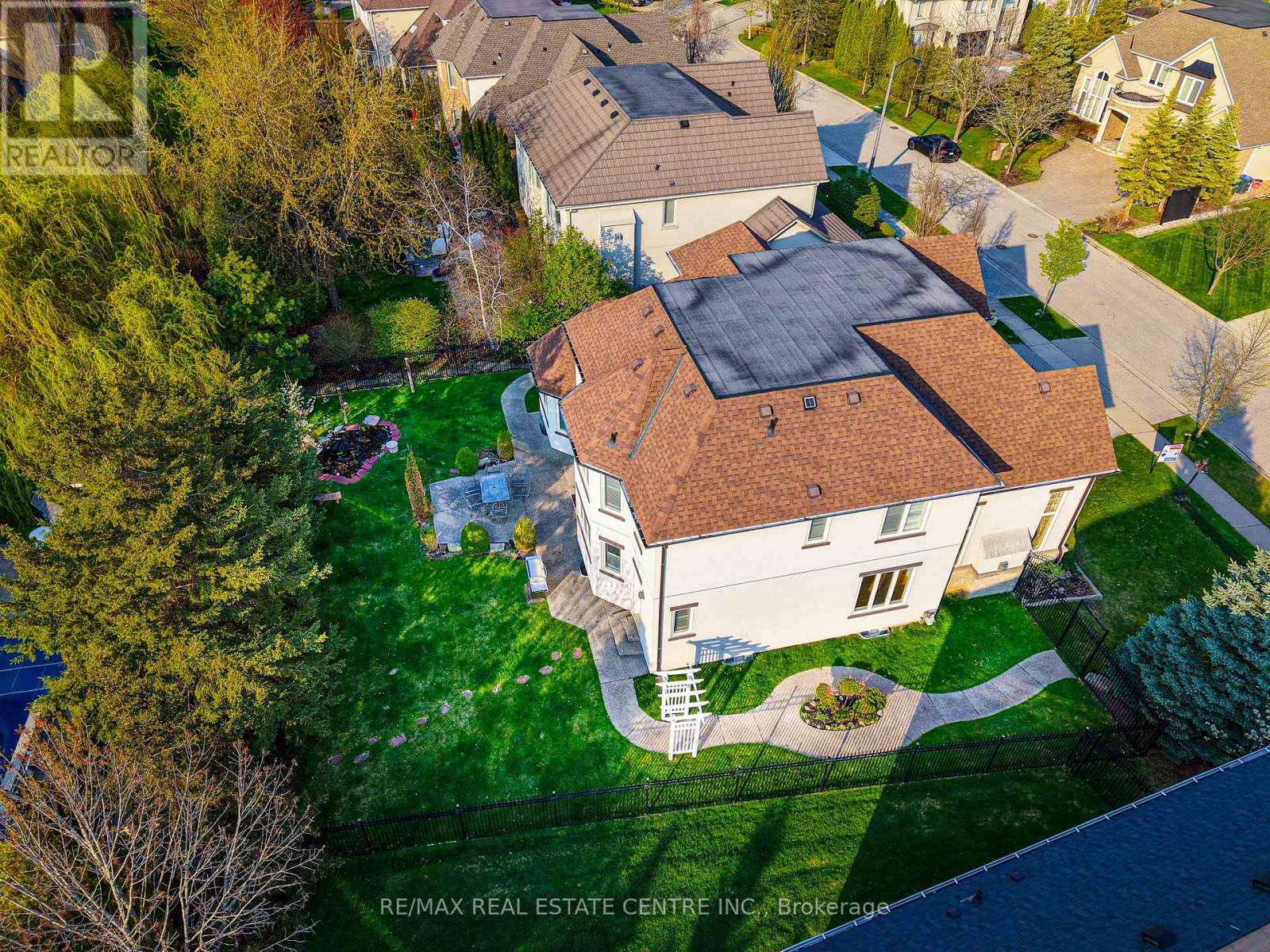 645 Cranleigh Court, Mississauga, Ontario  L5H 4L4 - Photo 3 - W13629330