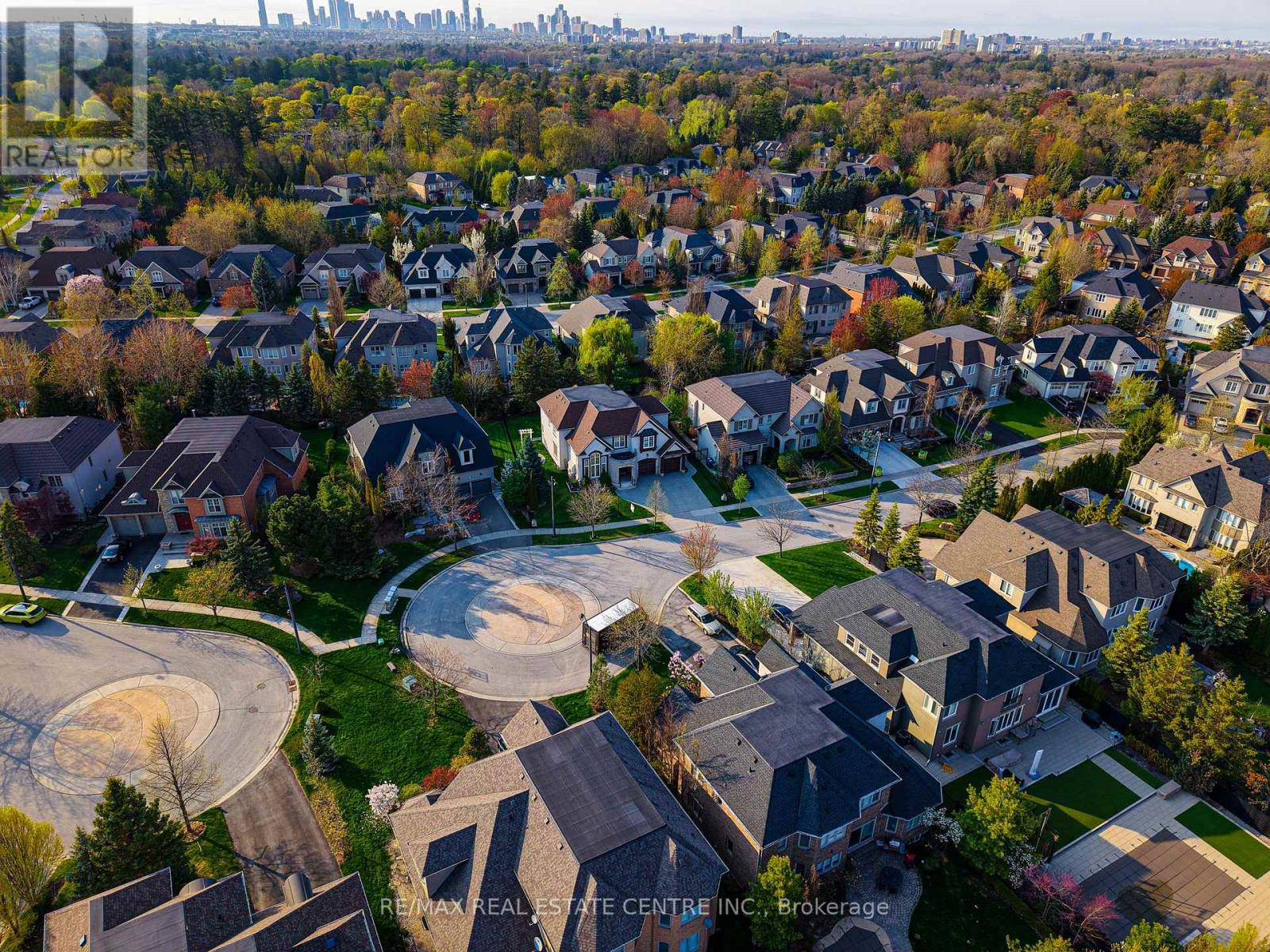 645 Cranleigh Court, Mississauga, Ontario  L5H 4L4 - Photo 4 - W13629330